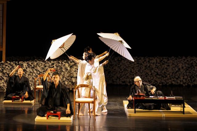 铃木忠志的《大鼻子情圣》：一段纯爱三角关系