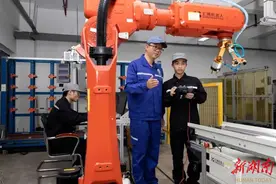 湖南“楚怡工匠计划”受热捧 联合培养技能人才规模倍增图片