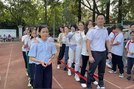 学生PK老师，这次趣味运动会趣意满满图片