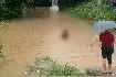 拍客｜教育局回应长沙暴雨小学生拄伞独自淌水过桥洞：孩子没事，安全第一图片