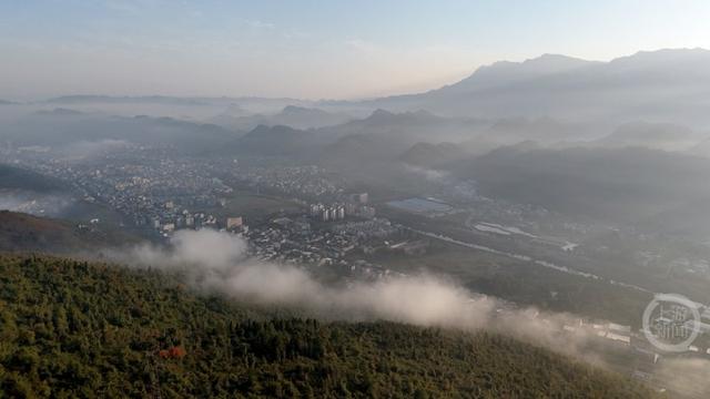 晨曦云雾裹酉城 龙潭古镇美如画