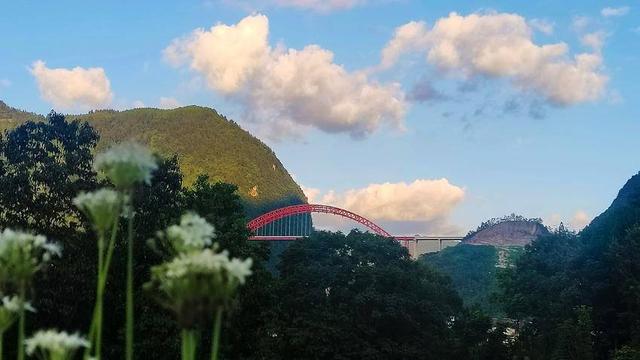 鹤峰：天公作画 醉染黄昏