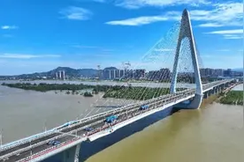 湘雅路隧道、香炉洲大桥、新韶山南路通车 连接长沙河东河西的跨江通道达14条图片