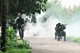 广西大学生军训有多“硬核”？画面曝光图片