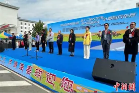 全国残疾人运动员骑行青海湖 展现生命不屈之美图片