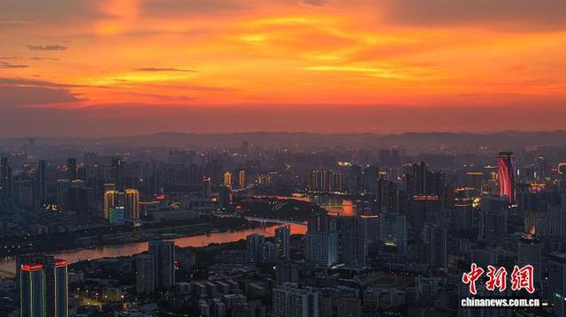 广西南宁现晚霞美景