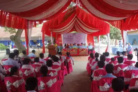 中国“爱心单车”助力柬埔寨小学生驰骋求学路图片