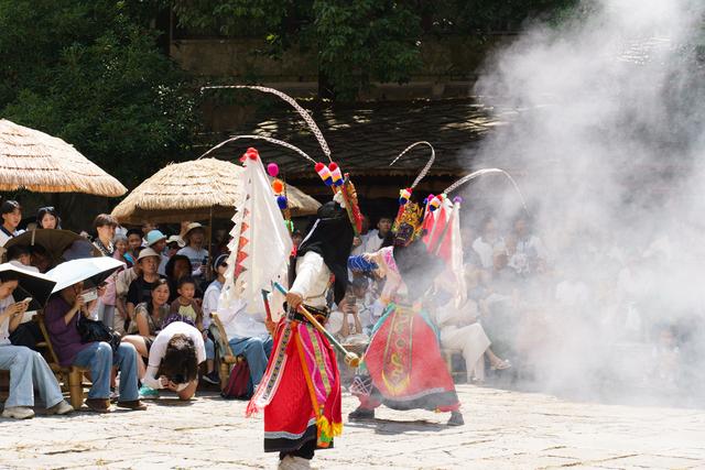 屯堡之旅：看地戏起舞 听铜鼓回响​