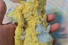 父亲为儿子寻找停产“阿贝贝”玩偶，网友寄来珍藏并附手写信，感动全网图片