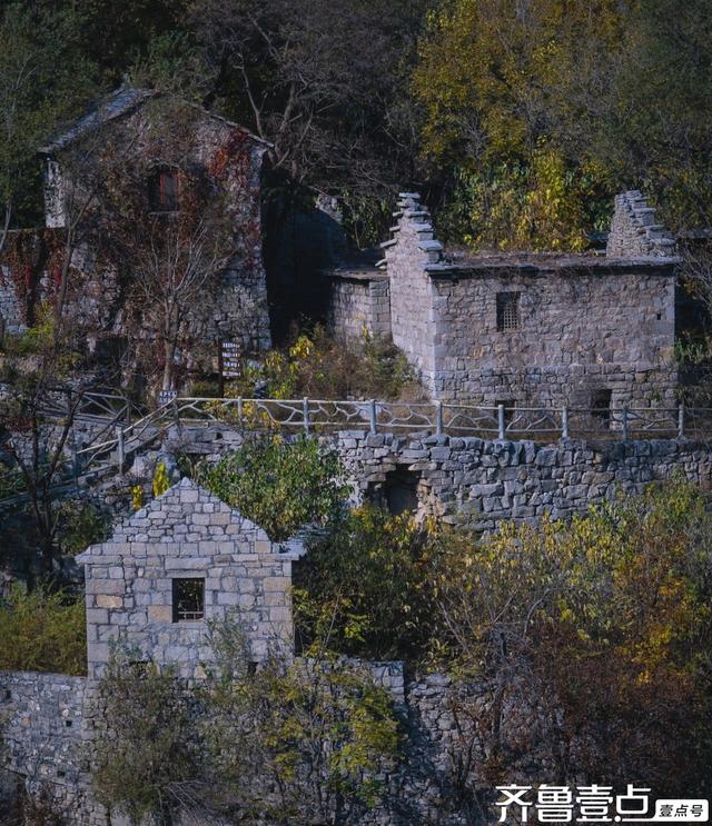 壹点号·秀山东丨淄博牛记庵：秋色浸染古村落，金黄火红映石巷