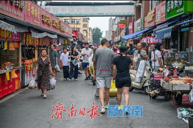 济南菜市场火了！民族大街成打卡地，烟火气引游客专程来