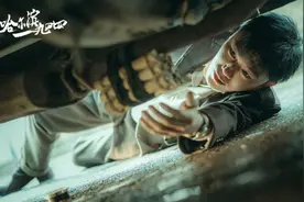 秦昊分饰双角，在“人均八百个心眼”中极限博弈，《哈尔滨一九四四》刺激烧脑图片