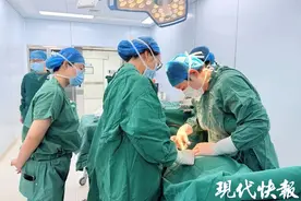 现实版“哪吒降生”，宝宝出生时外形如水晶球图片