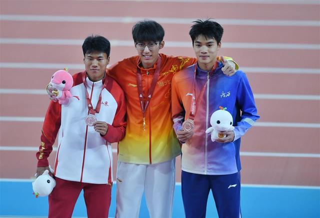 10秒11！湖北百米飞人李泽洋全运会“封王”！他赛后表示：“向10秒大关努力！”