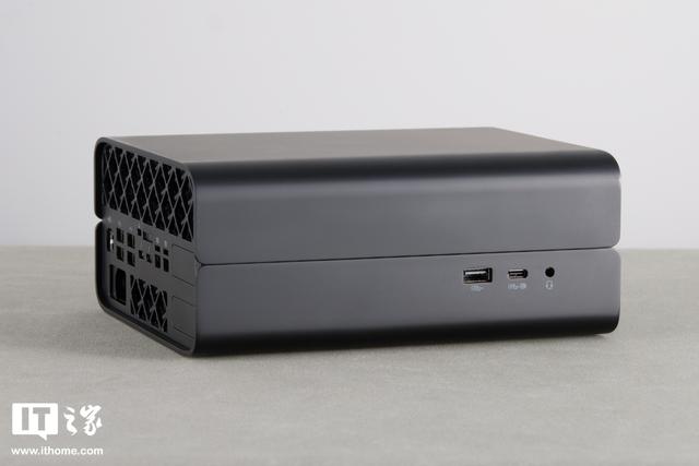 惠普 Z2 Mini G1a 迷你 AI 工作站图赏：横竖都能放，小巧又时尚