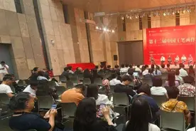 何家英创作《冼夫人像》亮相中国工笔画作品展图片