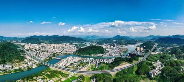 这座 “小而美” 的城，值得你奔赴~