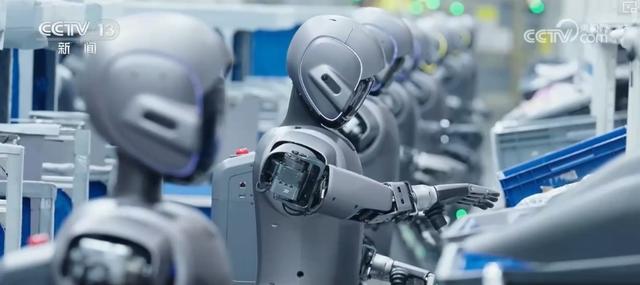 撸猫、喂养、夹豆腐，不在话下！人形机器人应用场景遍地开花 催生消费新业态