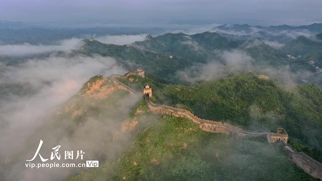 河北滦平：金山岭长城现云海景观