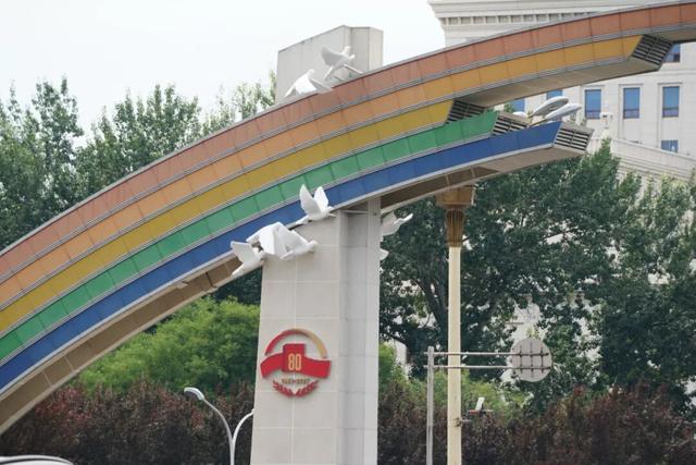 北京将升挂国旗红旗23万面！长安街景观，又上新了→