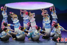 霓裳华彩现“春城”昆明 中外青年感受国风潮服魅力图片