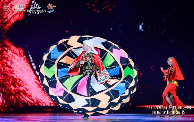 当千年非遗“潮”起来：2025海丝国际文旅节上演“世遗辉映·世界共享”非遗跨界大秀
