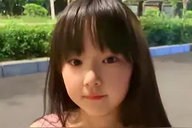 “先天健身圣体”小女孩去学游泳了，傅园慧称天赋顶级图片