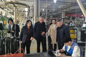 强化校企联动 共绘发展蓝图——烟台一职赴威海泓淋电力技术合作有限公司考察交流图片