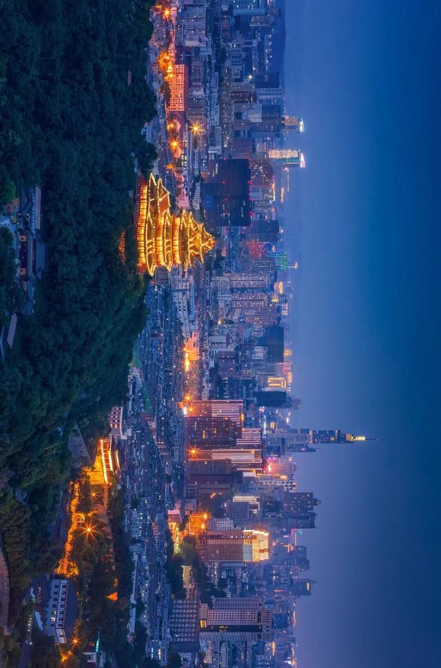 宝藏公交，移动的风景画廊