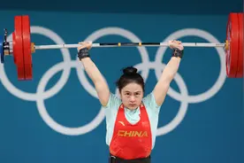 新人一样稳！“00后”罗诗芳拿下举重女子59公斤级冠军图片