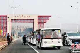 中国东兴—越南芒街口岸北仑河二桥客运功能启用图片