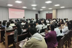 巾帼赋能 共创未来—“她创黄州”创业女性IP孵化大赛公开课宣介活动圆满举行图片