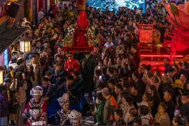 国潮“不夜城”，假期夜绚烂图片