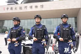 挂“小熊”配打捞杆，扬州旅游警察精英队来了图片