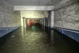 雨水倒灌地库，上百辆车被淹！时隔半月业主仍索赔无门图片