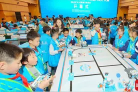 脑力“狂飙” 青少年机器人设计大赛在成都开赛图片