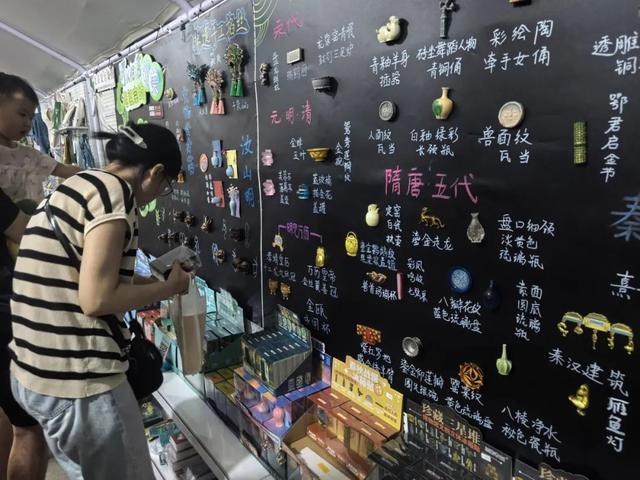 热热热热闹极了！来副中心蹦“水迪”、淘文创……解锁N种清凉玩法~