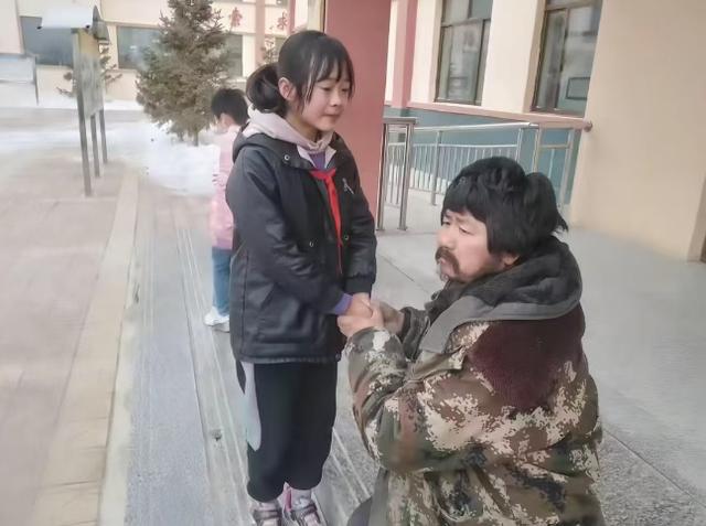 胡雷称去见离世女孩最后一面被拒