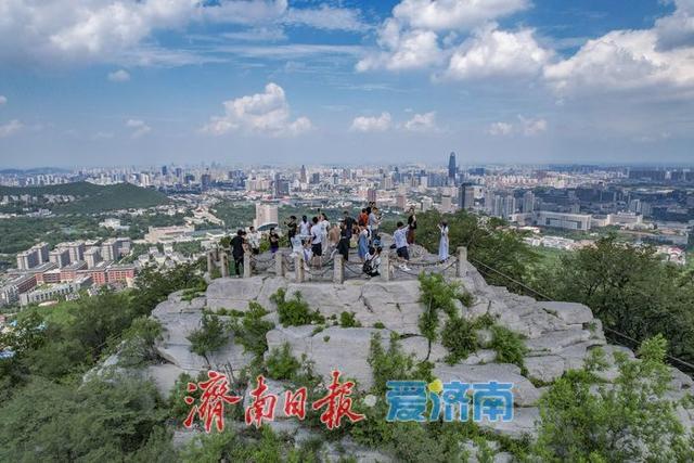 雨霁云开登高望远，千佛山上风景独好