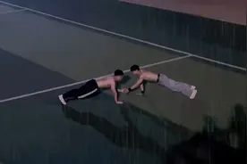 大学男生失恋后爱上健身，9个月练出健硕身材还成为网红博主图片