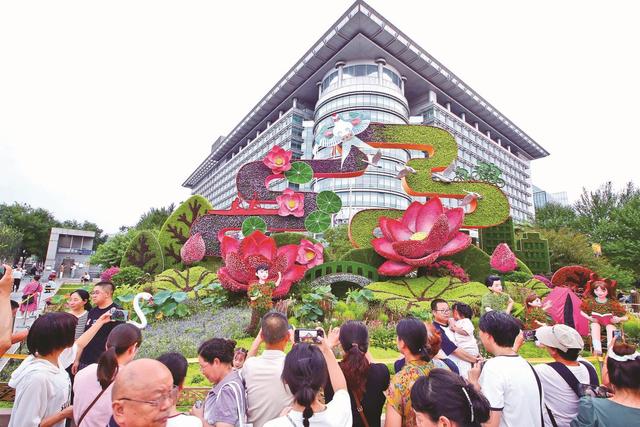 漫步长安街 打卡十组主题花坛