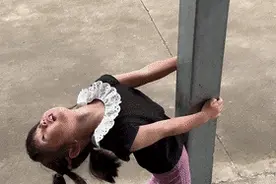 “你女儿又在摄像头下喊你啦！”图片