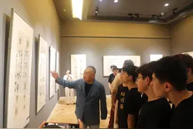 展出50幅篆书佳作，潍坊市举办“志在优游”祁小春篆书展图片