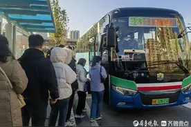 高峰通勤、潮汐动态、预约定制，青岛创新公交运行模式推出专线图片