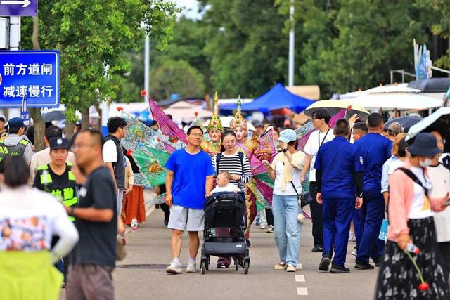 2025滇池国际咖啡文化嘉年华9天客流280.59万人次！活动常态化运营将持续至本周末