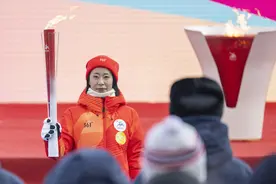 亚冬会火炬在哈尔滨传递  申雪等多位奥运冠军齐当火炬手图片