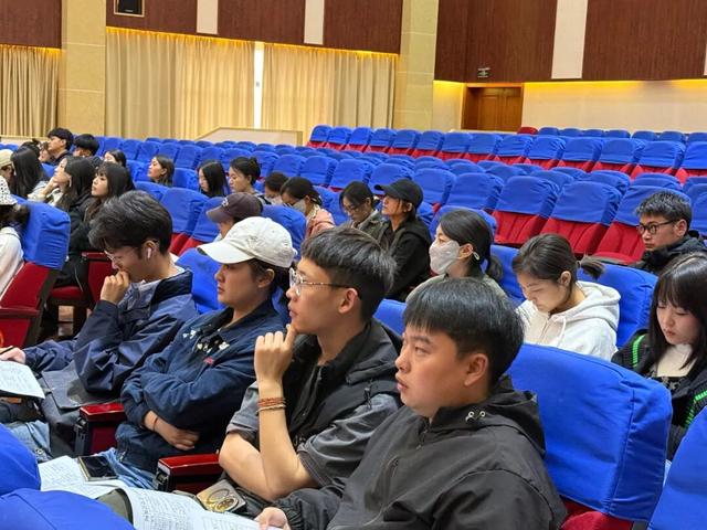 阿坝县2025年扎崇文化旅游季系列活动志愿者培训动员部署会顺利召开