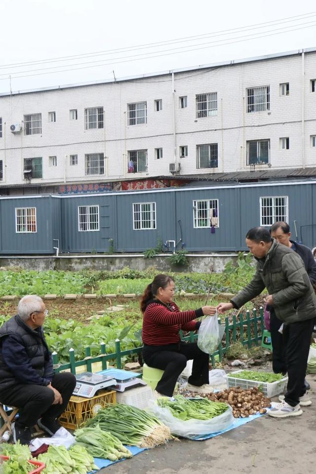 龙泉的早高峰在西河综合市场