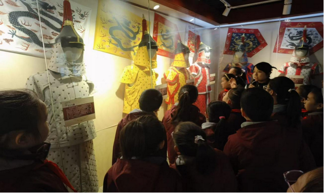 【文旅尖兵 润心惠民】探都统署旧址、学百年历史——蒙古营小学日报社小记者实践活动