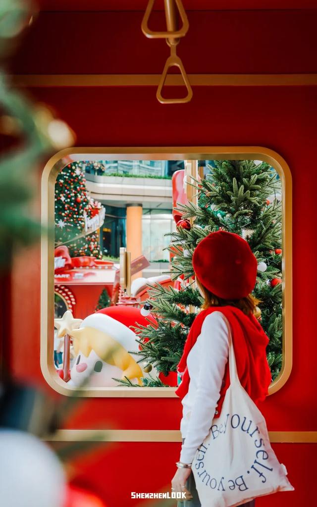 下暴雪的「圣诞小镇」开了！12米泡泡玛特圣诞树亮灯